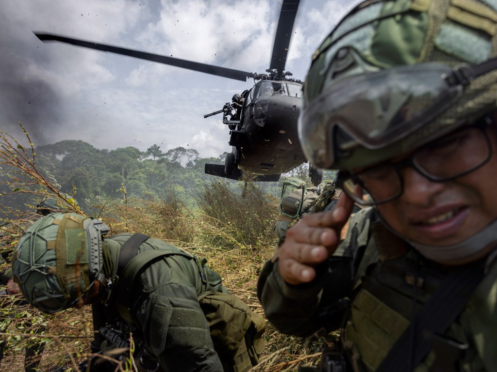 In the remote mountains of Putumayo, members of Los Comandos Jungla—an elite unit of Colombia’s anti-narcotics police—are dropped into a dense coca field. Guided by aerial surveillance from a Black Hawk helicopter, their mission is to find and burn down the hidden cocaine laboratories scattered across the jungle. But they need to act fast. The policemen are outnumbered and on unfamiliar ground. Any moment the farmers, or the well-organised militia Comandos de la Frontera (also known as CDF or La Mafia), can regroup and launch a counterattack when they see their business going up in flames, 2026. Image Credit: Mads Nissen