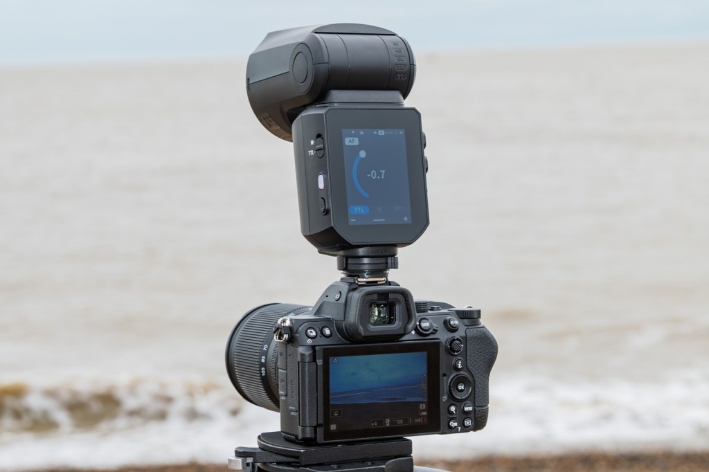 Neewer Z3R flash unit mounted on Nikon Z5 camera