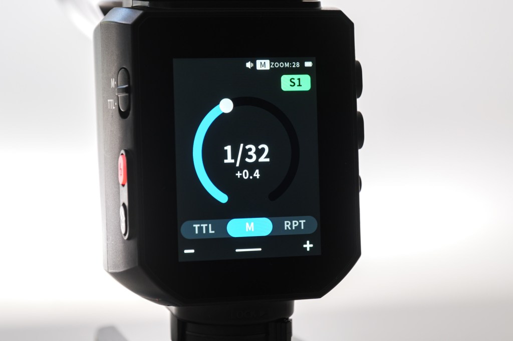 Neewer Z3R flash unit display