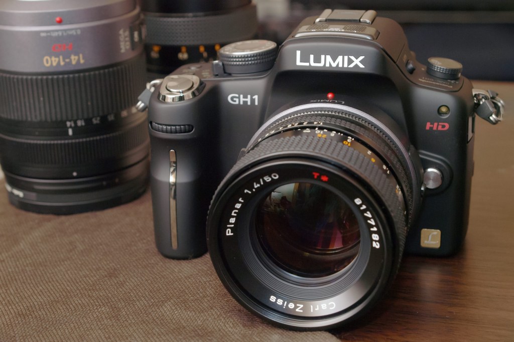 Panasonic Lumix GH1 by Refeia / Flickr / Creative Commons 2.0
