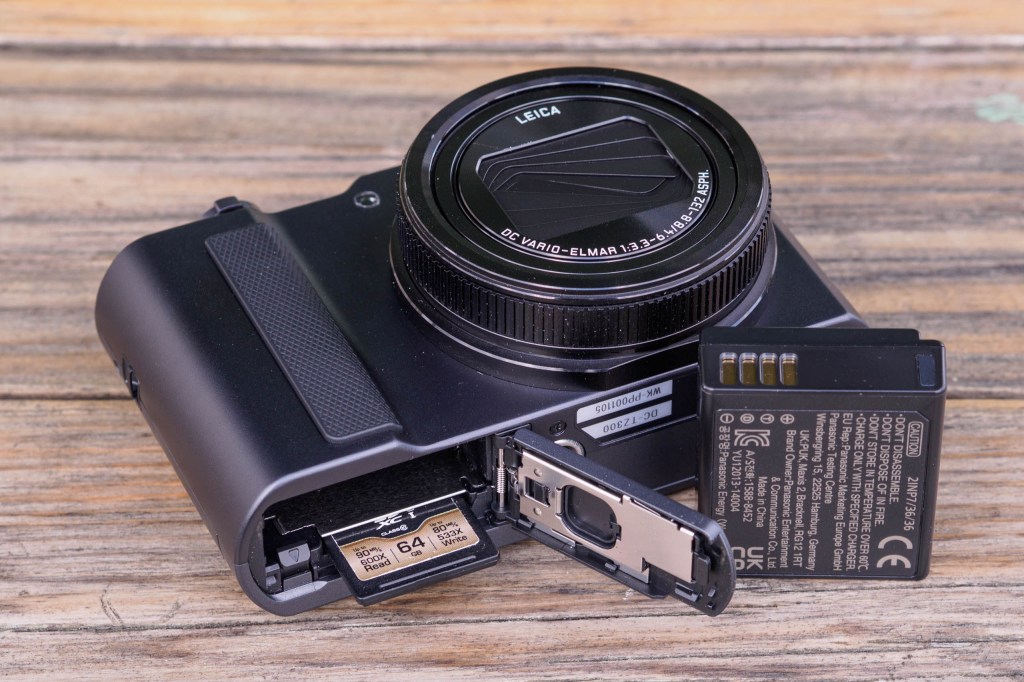 Panasonic Lumix TZ300 battery and card. 