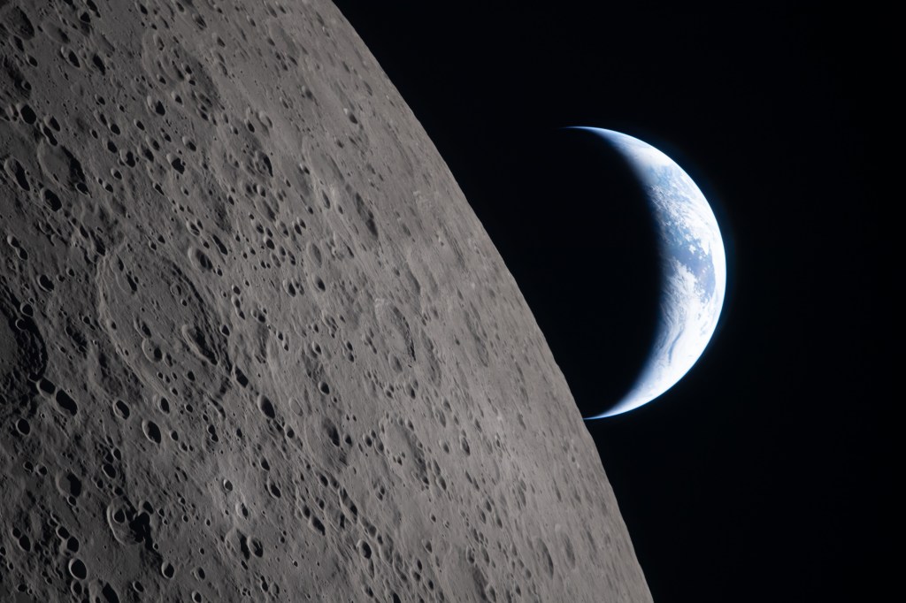 Peaking at the Earth - Nikon D5 - Image: NASA