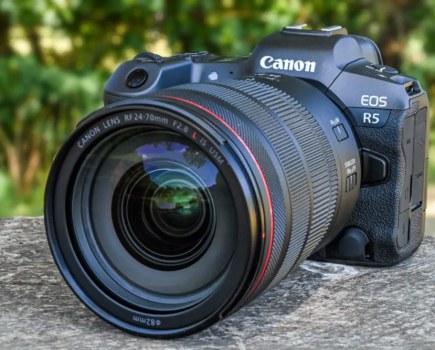 Canon EOS R5 blurred background.