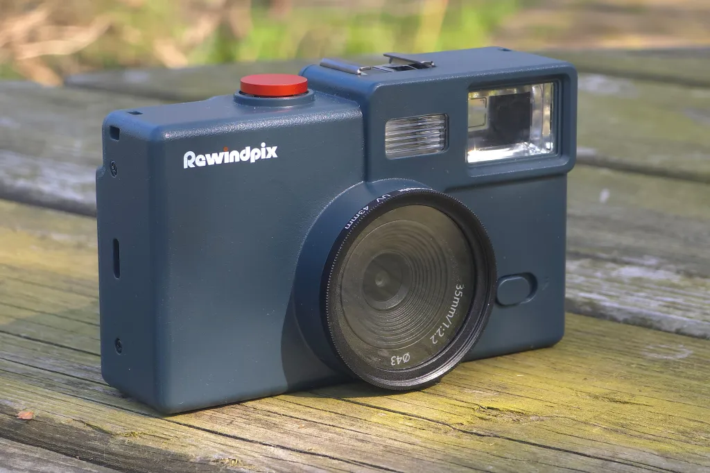 Rewindpix with Xenon flash and optical viewfinder. Image JW/AP