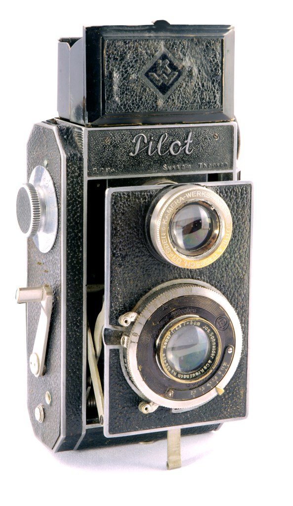Pilot Reflex, an unusual folding TLR