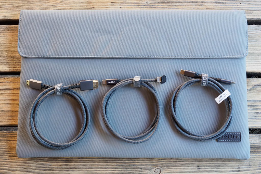 Arzopa Z3FC portable monitor kit contents. 