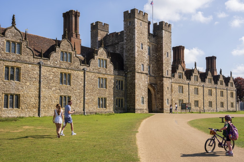 Sony Alpha A7R VI Knole sample image.