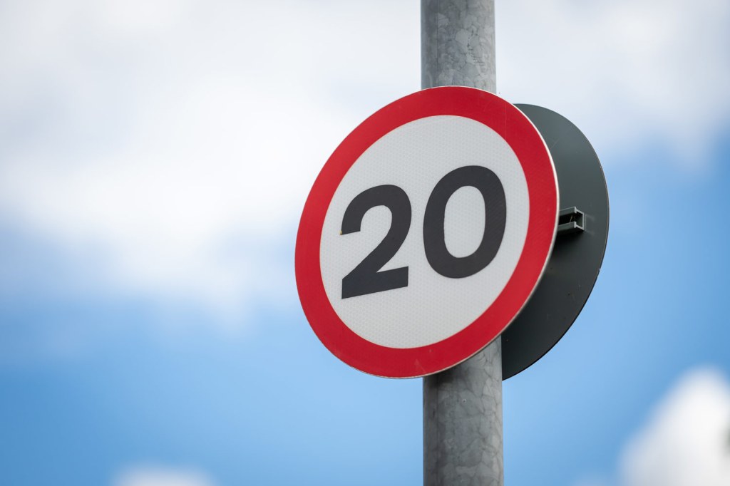 A 20mph speed limit sign in Cardiff, Wales. (Photo by Matthew Horwood/Getty Images)