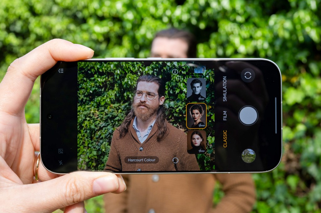 Honor 600 Proportrait mode with Harcourt colour profiles
