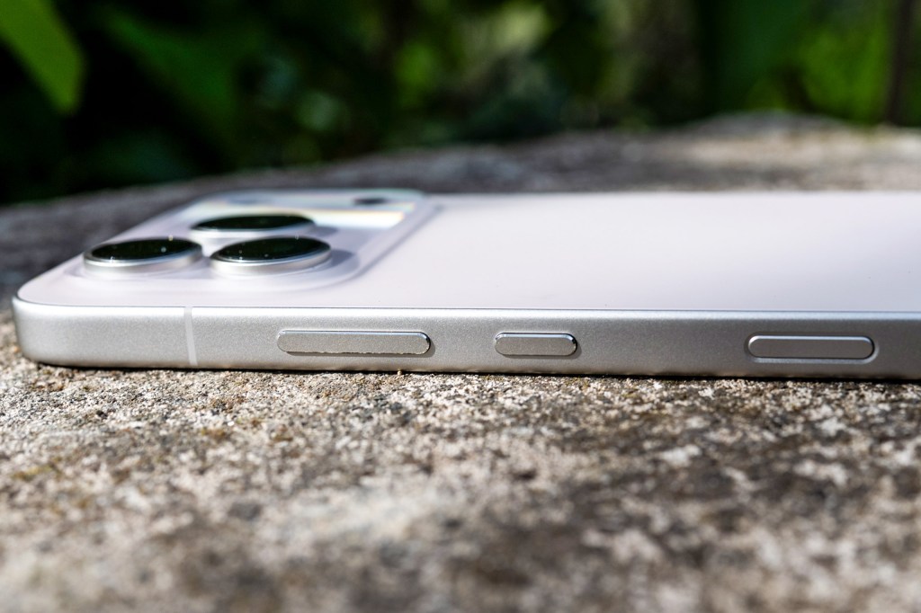 Honor 600 Pro side view wih volume, power and camera button