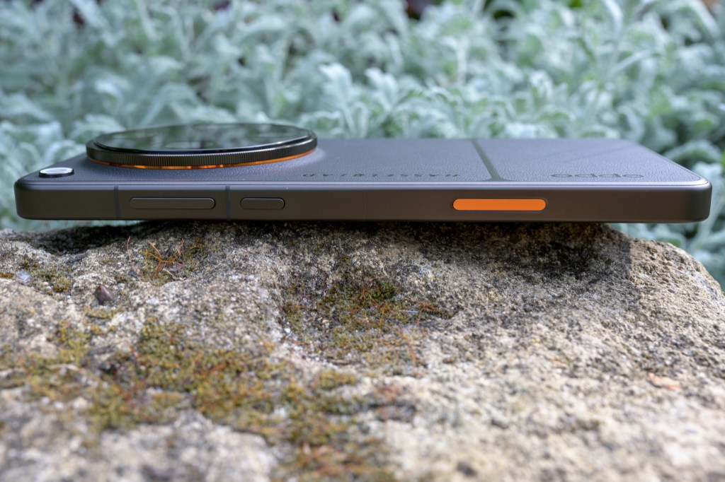 OPPO Find X9 Ultra side view with shutter