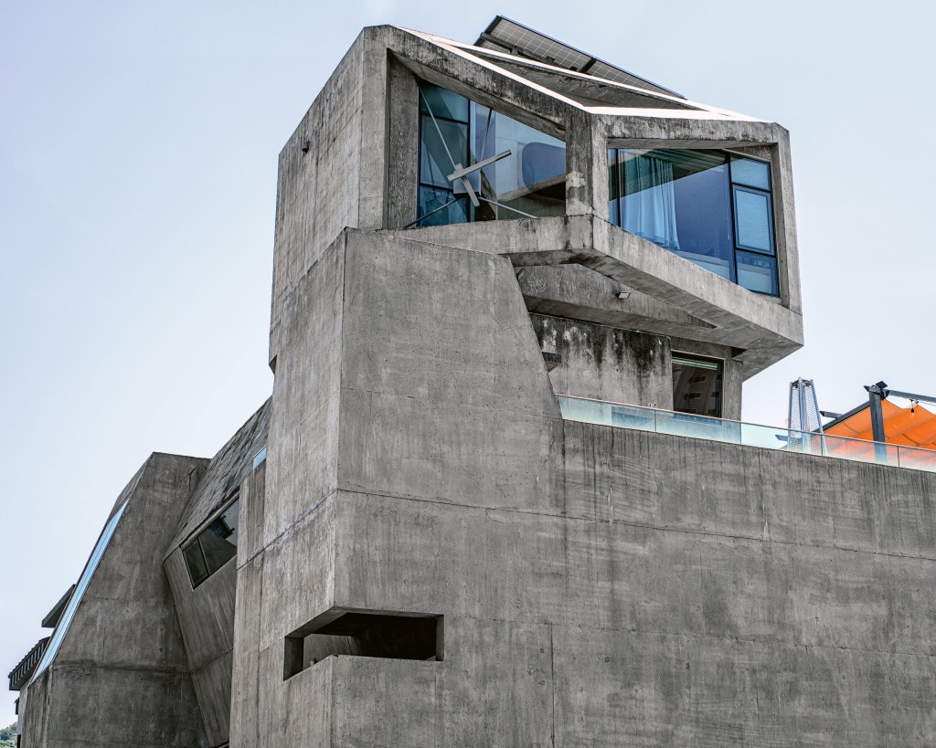 Owl House, Busan