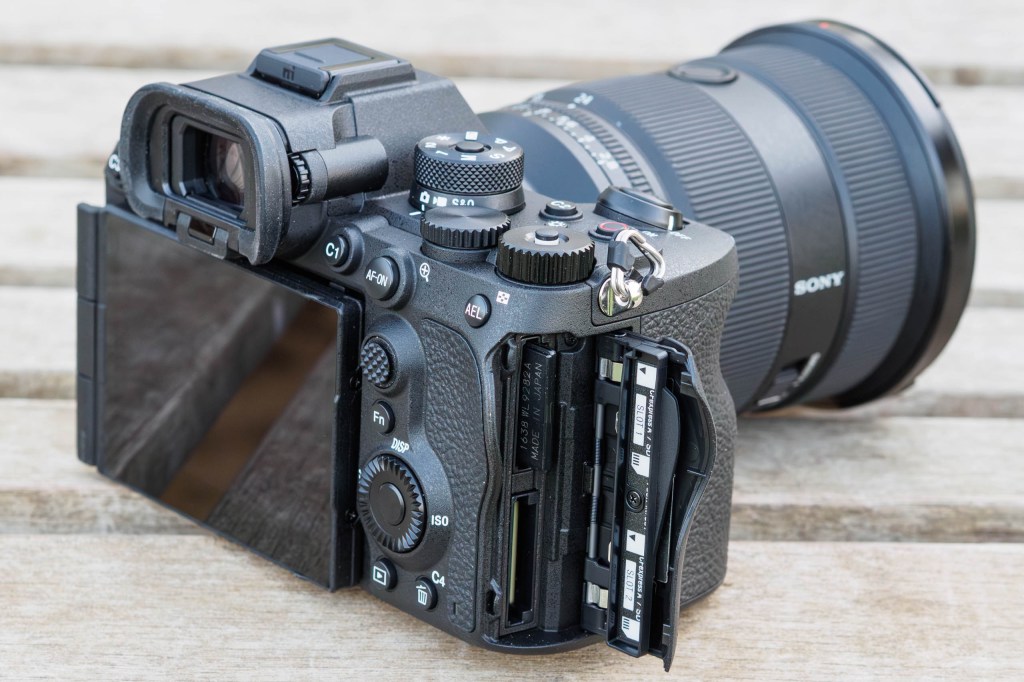 Sony Alpha A7R VI card slots. 