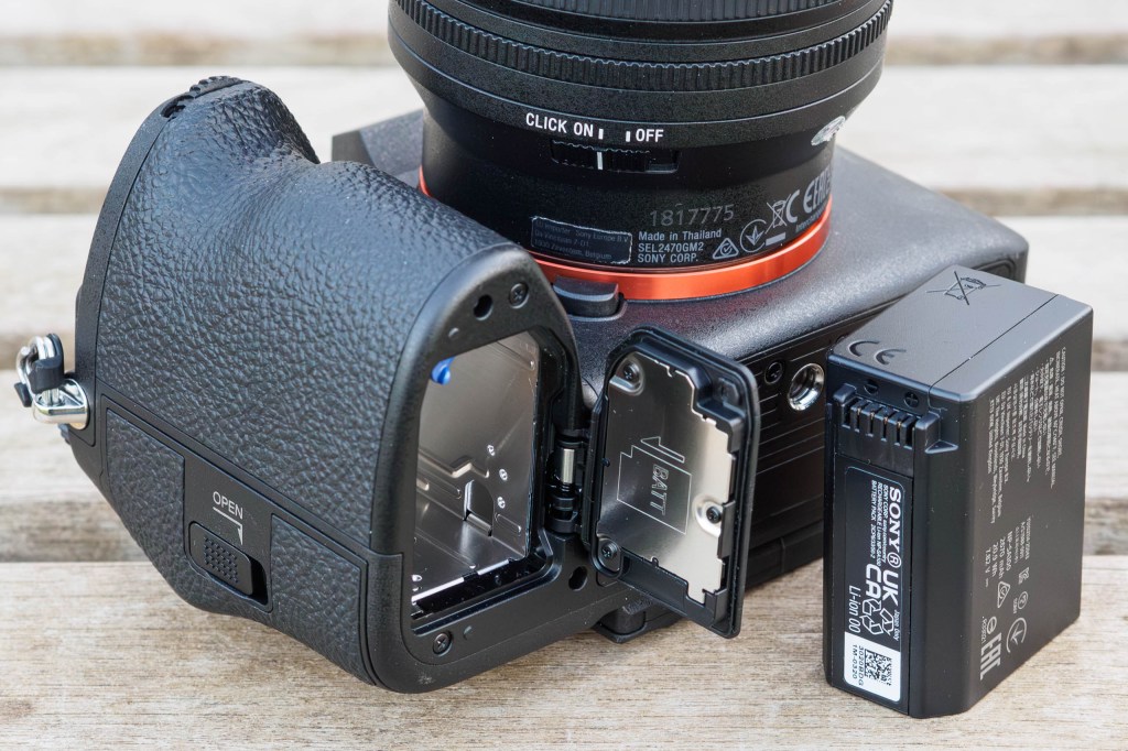 Sony Alpha A7R VI NP-SA100 battery. 