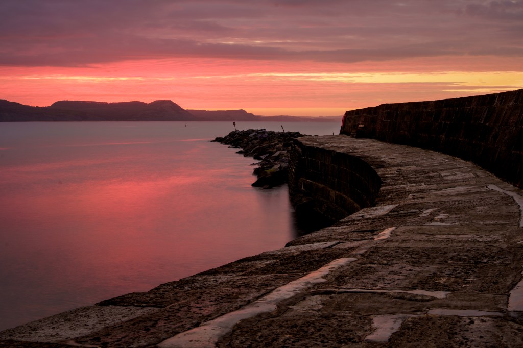 Viltrox 50mm f/1.4 Pro FE sample, a red hued sunset by the sea