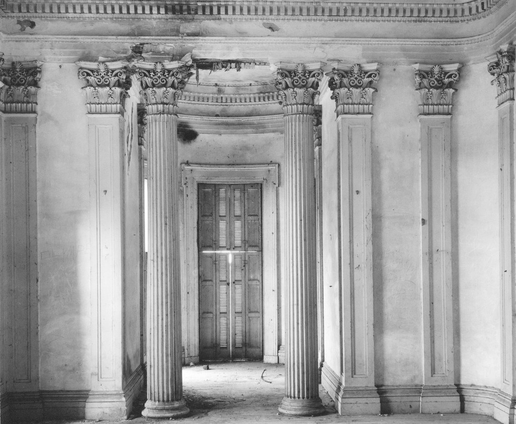 breakfast room