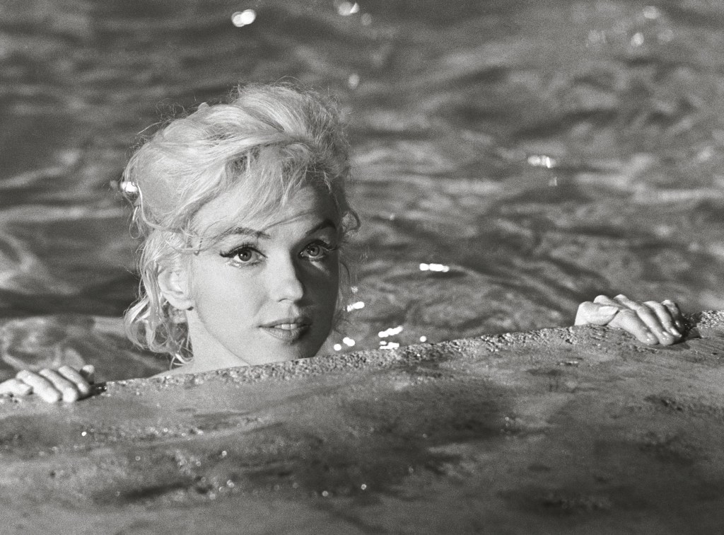 “She was giving it her best, and her
best was as good as it got. She was,
after all, Marilyn Monroe!”
—Lawrence Schiller
May 1962.
Something's Got to Give, May 1962.
Copyright: Lawrence
Schiller/Courtesy TASCHEN and
Holden Luntz Gallery