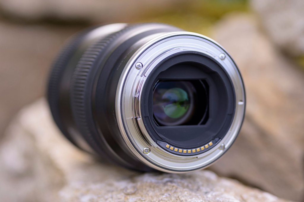The rear element of the Tamron 35 100mm