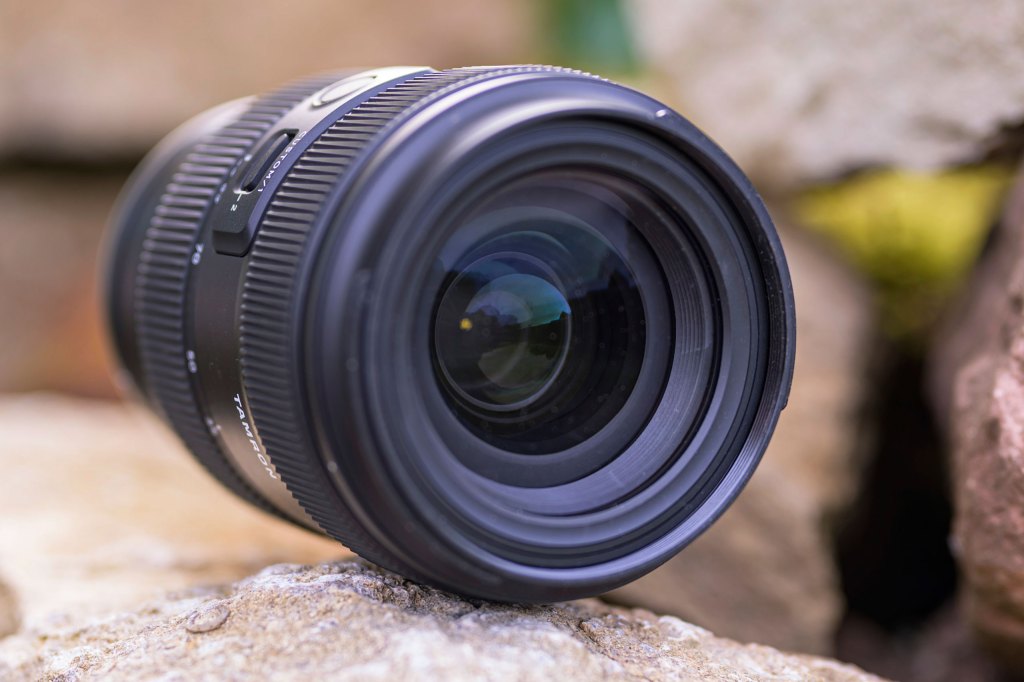 A front view of the Tamron 35 100mm