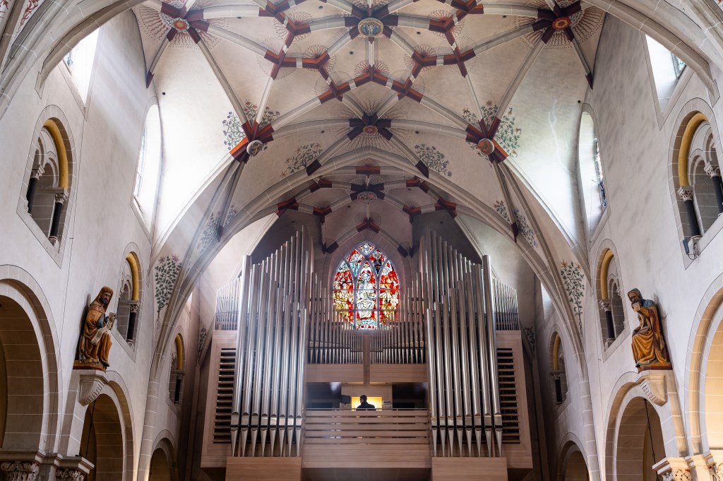 Leica SL3-P church interior dynamic range sample image. 