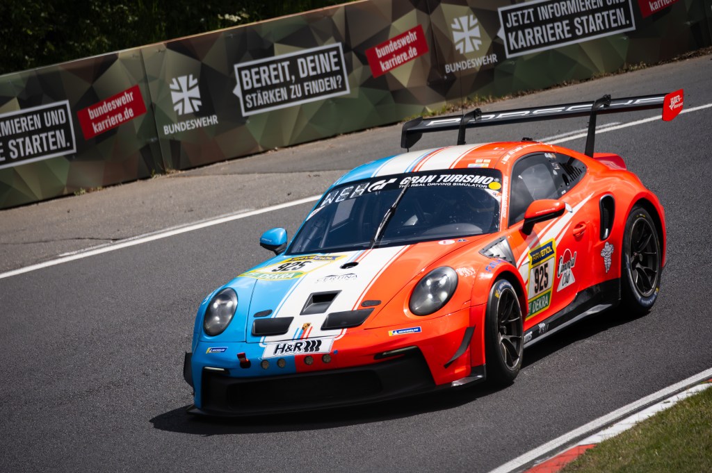 Leica SL3-P racing car sample image