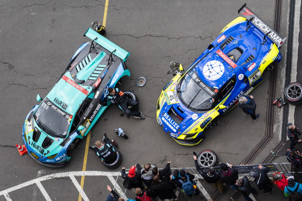 Leica SL3-P racing cars overhead view.