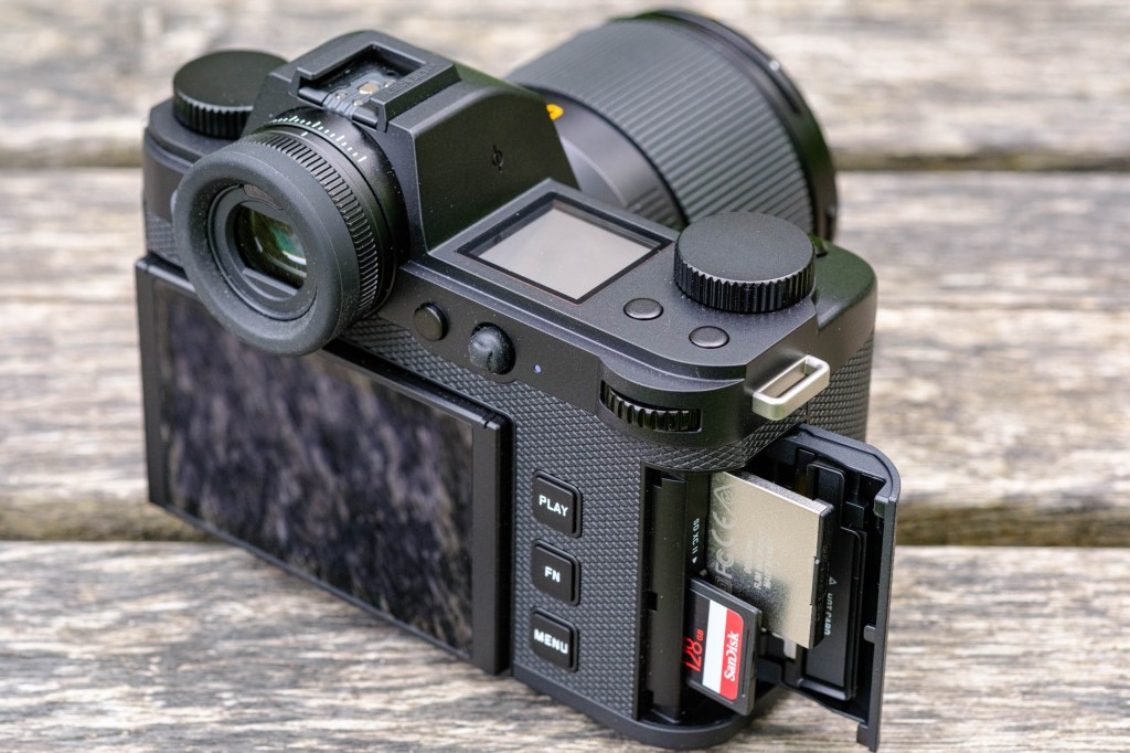 Leica SL3-P CFexpress Type B and UHS-II SD memory cards