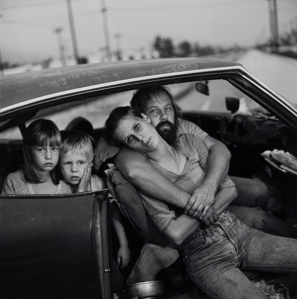 Mary Ellen Mark, The Damm Family in 
Their Car, Los Angeles, California, 1987 
© Mary Ellen Mark, Courtesy of The 
Mary Ellen Mark Foundation