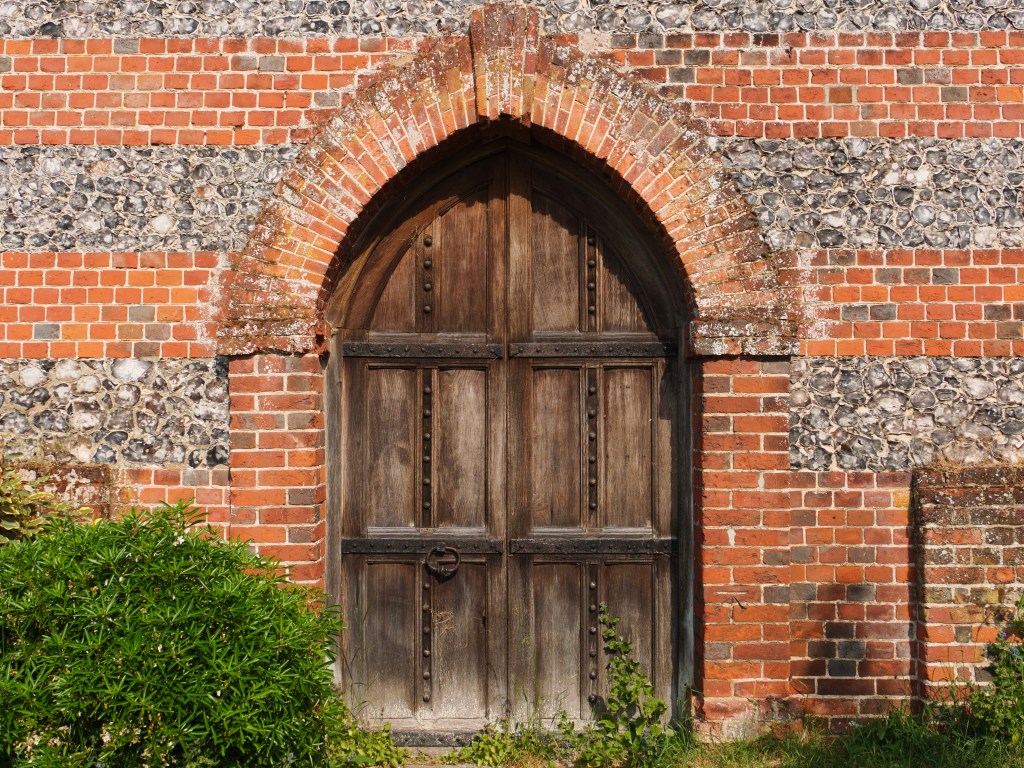 Panasonic Lumix L10 church door sample image. 