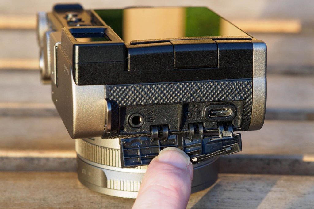 Panasonic Lumix L10 connector ports