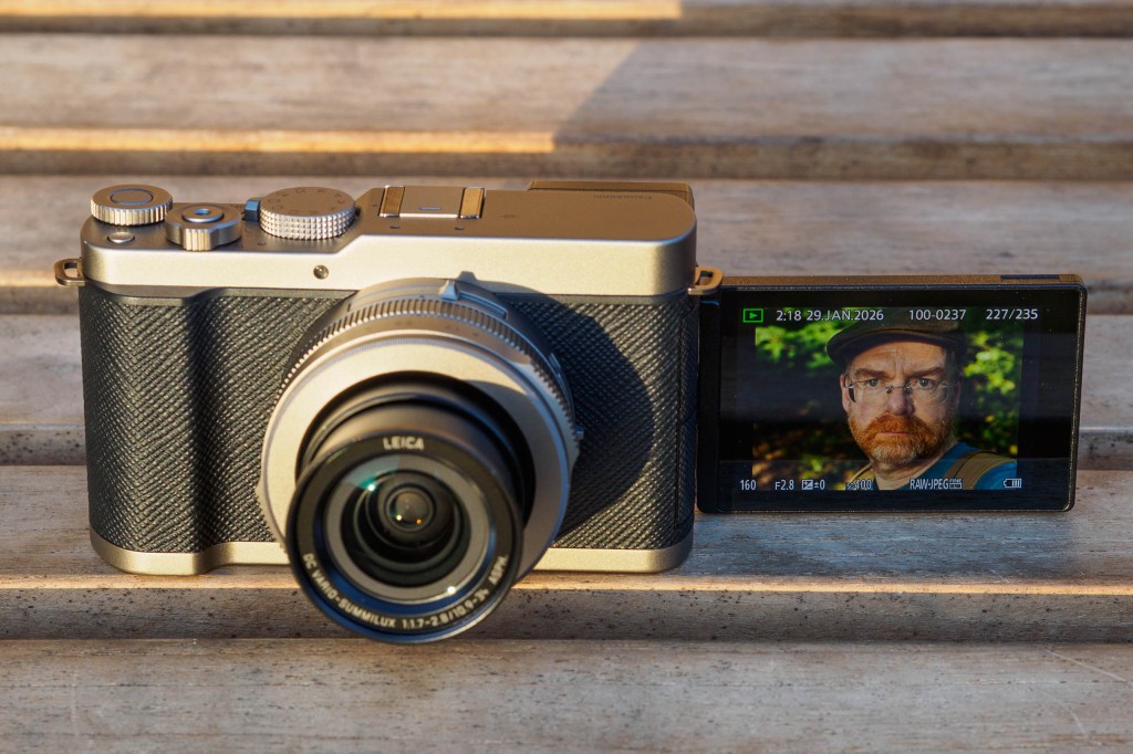Panasonic Lumix L10 selfie screen.