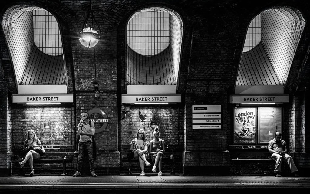 photo at baker street underground station platform