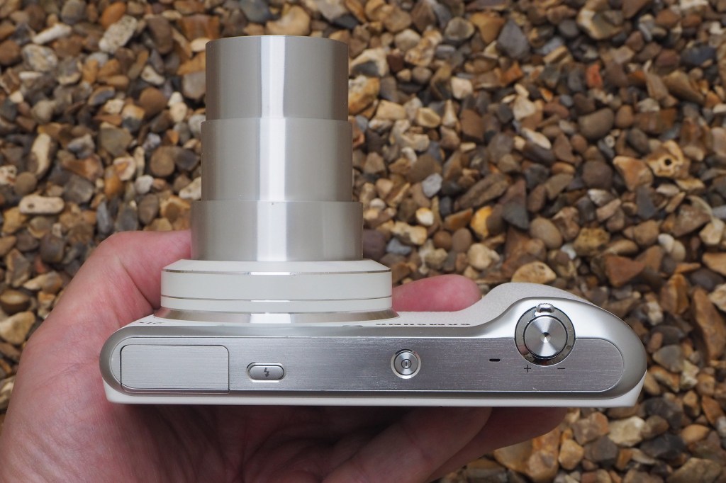 Samsung Galaxy Camera 2 GC200 top view, lens extended. Image credit: Gavin Stoker
