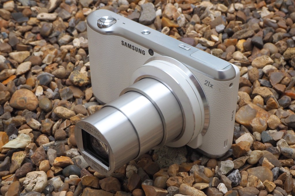 Samsung Galaxy Camera 2 GC200 lens extended. Image credit: Gavin Stoker