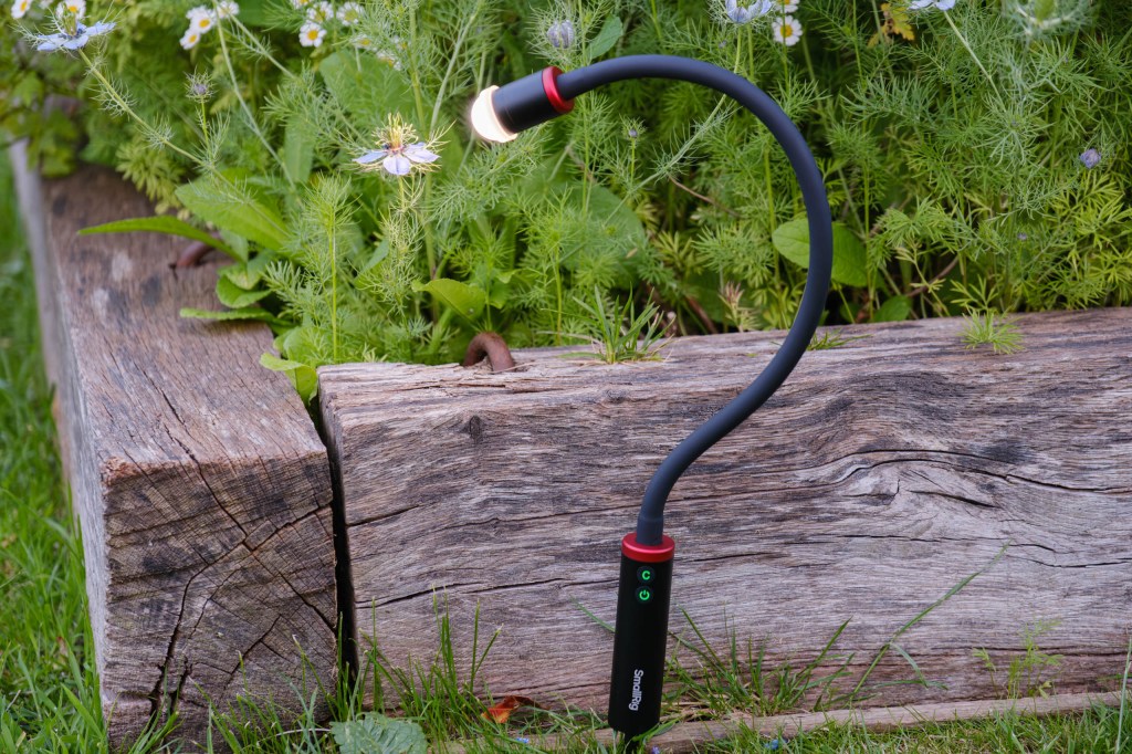 SmallRig RM 03 LED macro light in use with ground spike