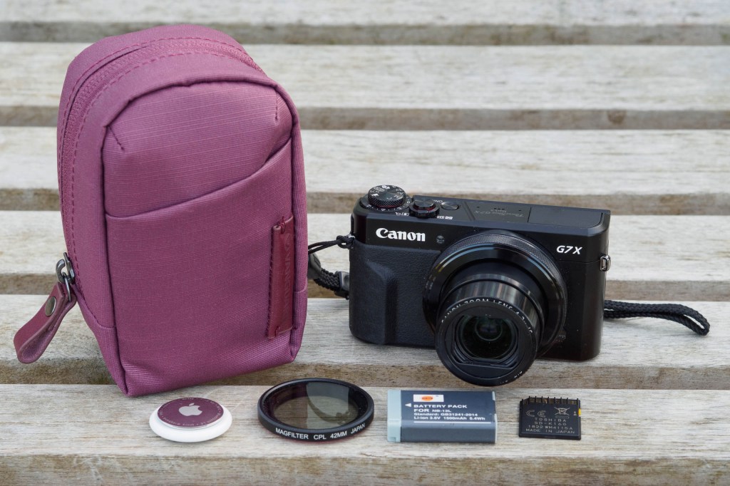 Vanguard VEO Metro Small Compact Camera Bag with Canon G7 X II and small accessories. 