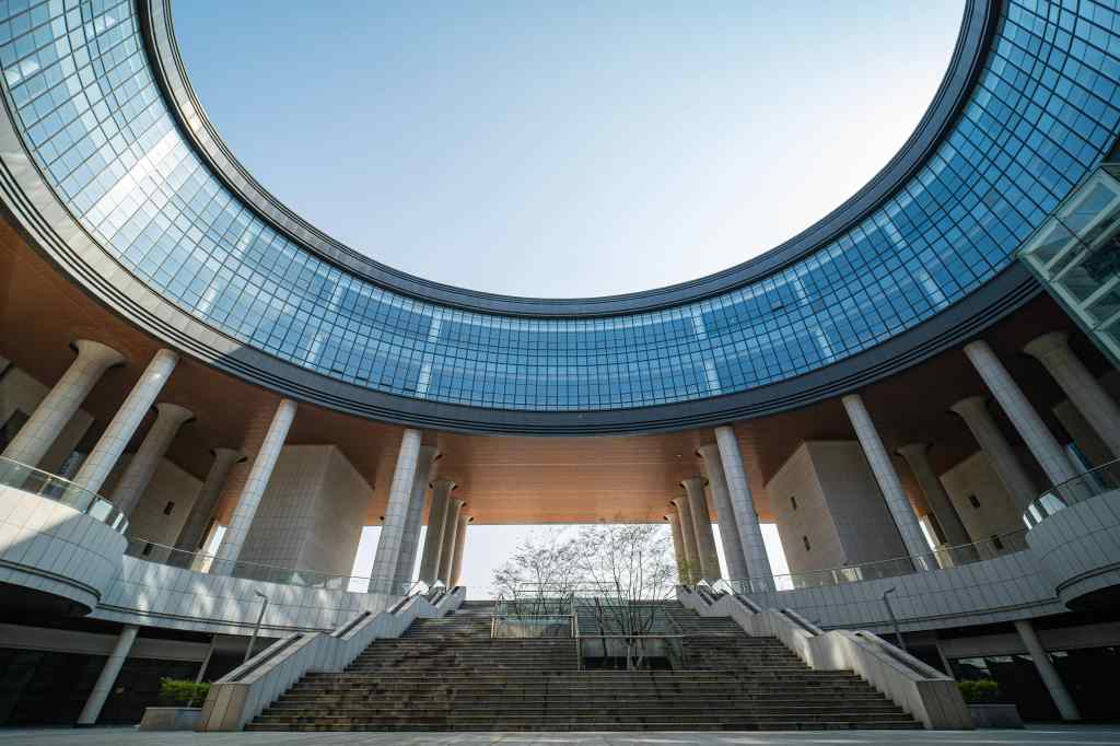 A round courtyard photographed with an ultrawide angle lens