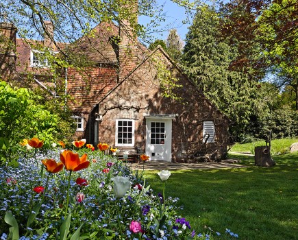 side view of farleys hous ein sussex