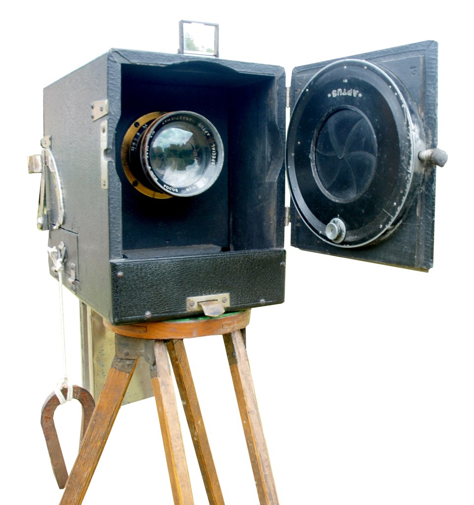 The Aptus was a while-you wait camera that shot pictures and developed them on the spot in an attached tank, all in about five minutes