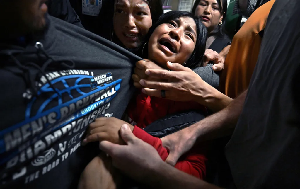 World Press Photo of the Year Winner, Separated by ICE
Carol Guzy, United States, ZUMA Press, iWitness, for Miami Herald

