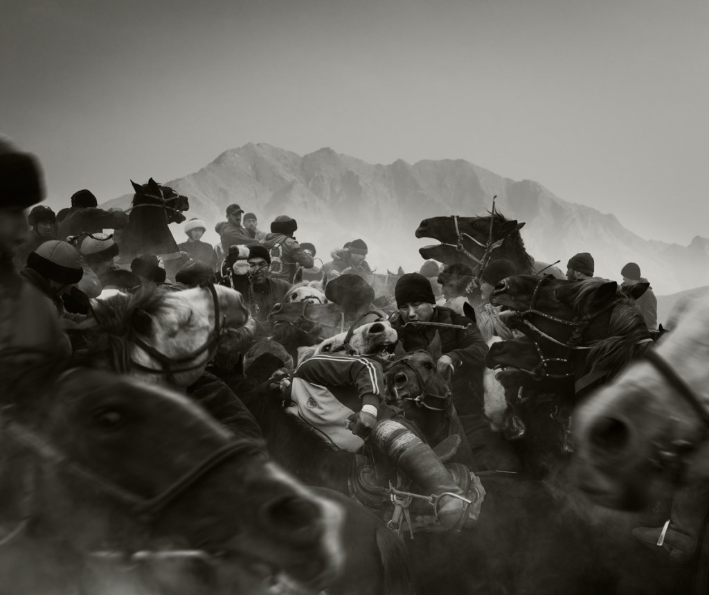 chaotic image of horseriders