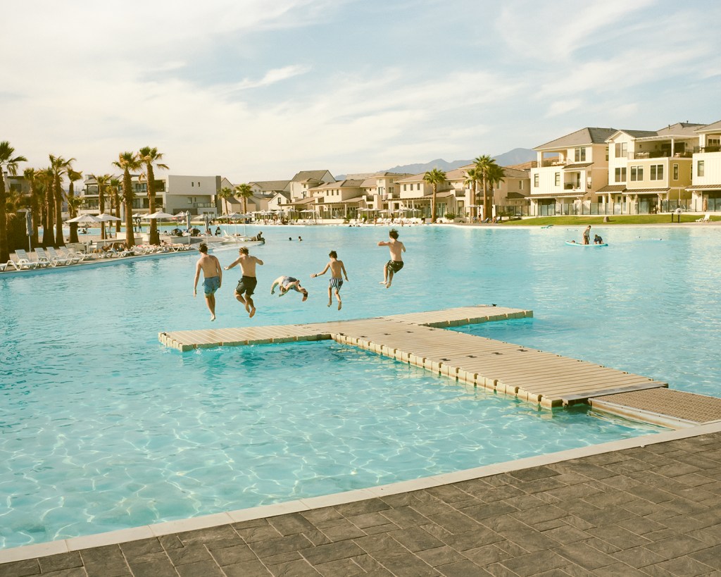 The 2.4-hectare swimming pool in a housing estate is one of the ten largest in the 
world, Washington County, Utah, June 2024. From the series “A Question of Balance”
© Elliot Ross/LOBA 2026