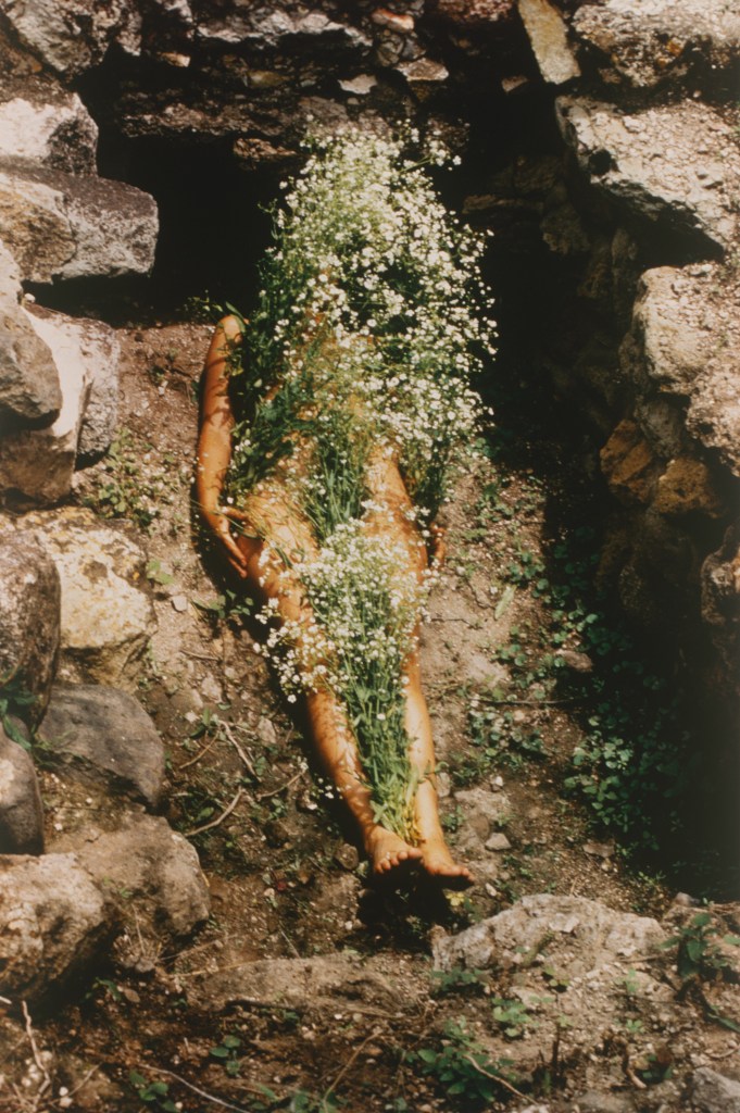 Ana Mendieta, Imágen de Yágul 1973. © The Estate of Ana Mendieta Collection, LLC. Licensed by Artist Rights Society (ARS), New York / DACS, 2026 / Courtesy Marian Goodman Gallery and Alison Jacques, London