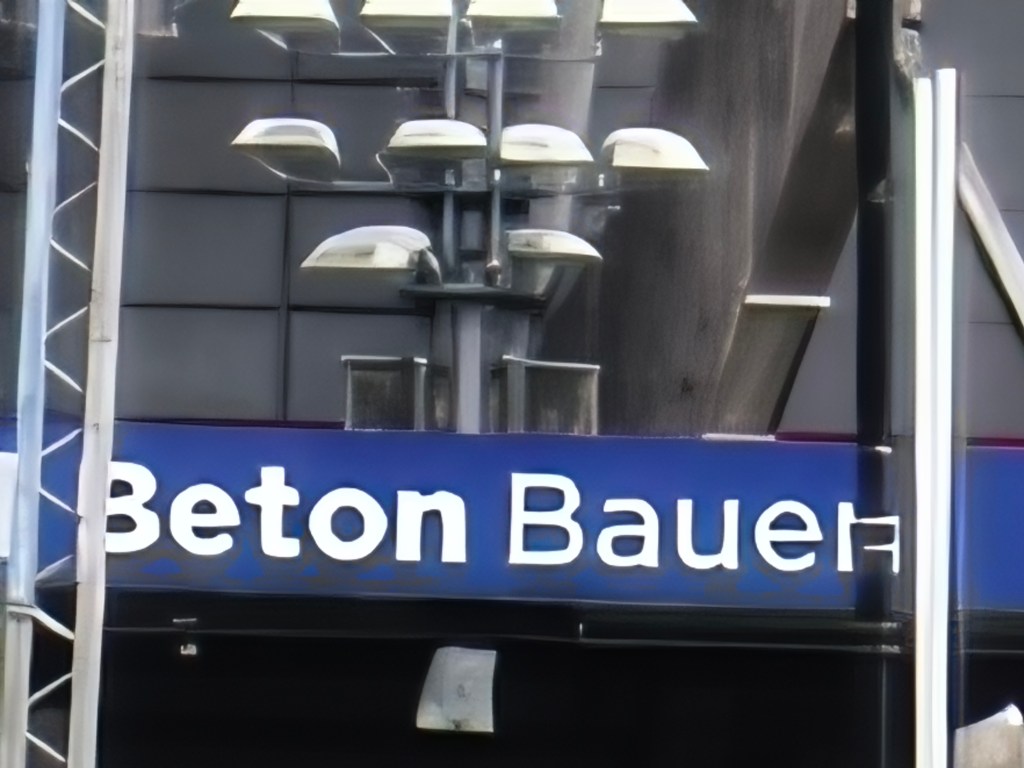 Oppo RenOppo Reno 16 Pro, image sample, detail of a modern building with a sign reading beton bauer 120x digital zoomo 16 Pro