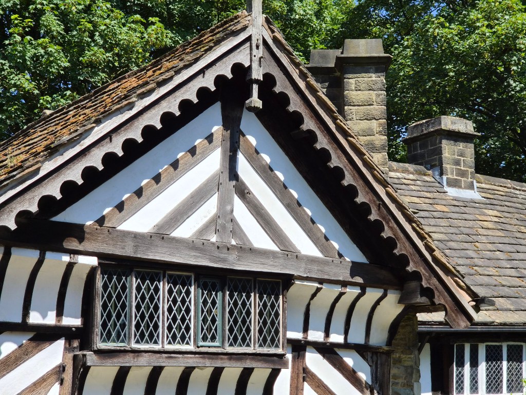 3x telephoto camera. Bishops House. Photo JW