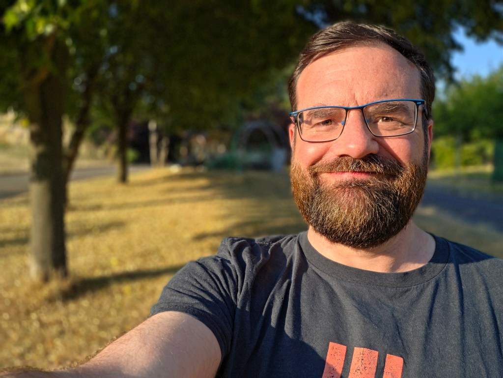 Selfie with background blur. Photo JW