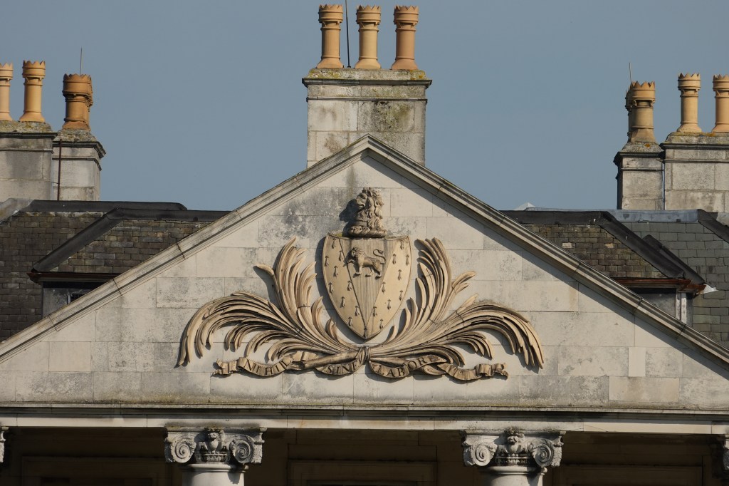 Sony RX10 V Beckenham Place 600mm comparison image.