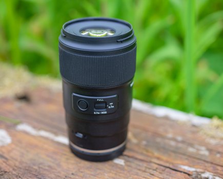 Tamron 90mm F2.8 Di III Macro VXD lens, focus limiter and and AF/MF switch