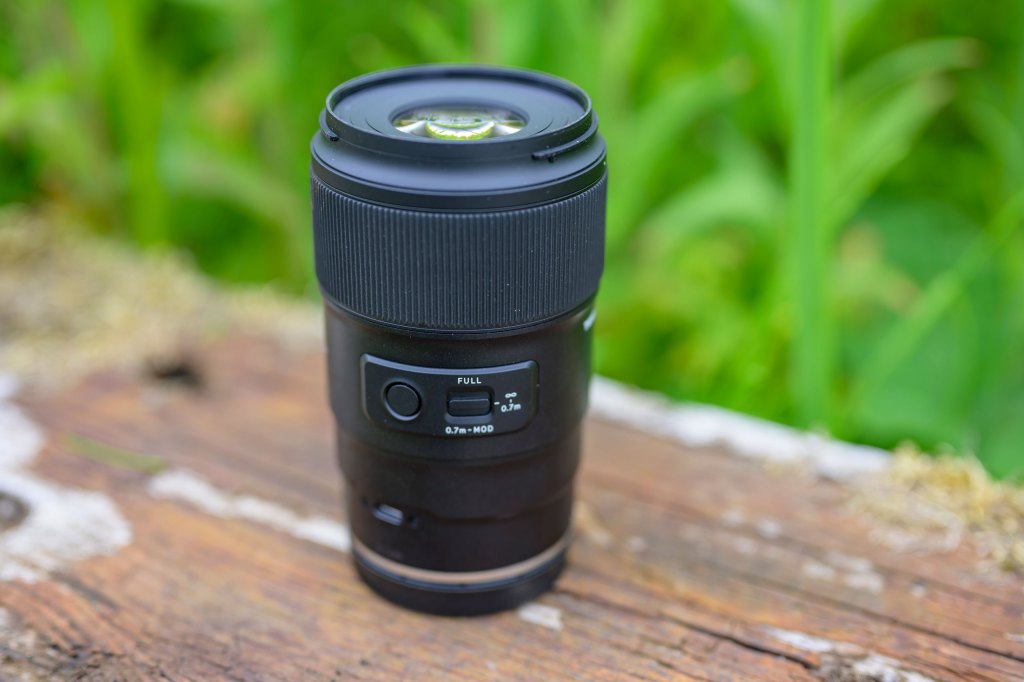 Tamron 90mm F2.8 Di III Macro VXD lens, focus limiter and and AF/MF switch