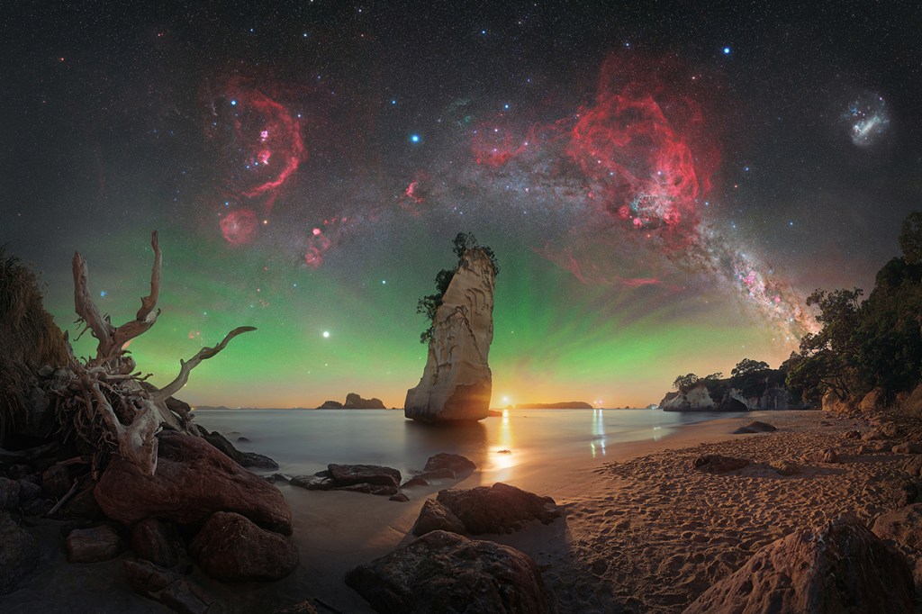 Te Hoho Rock Moonrise © Evan McKay (Aotearoa/New Zealand) 